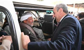   محافظ الغربية يتفقد مواقف طنطا ويستمع لمطالب الركاب