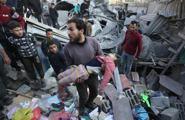 استشهاد 10 فلسطينيين في قصف الاحتلال الإسرائيلي على قطاع غزة  ​