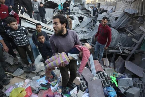 استشهاد 10 فلسطينيين في قصف الاحتلال الإسرائيلي على قطاع غزة  ​