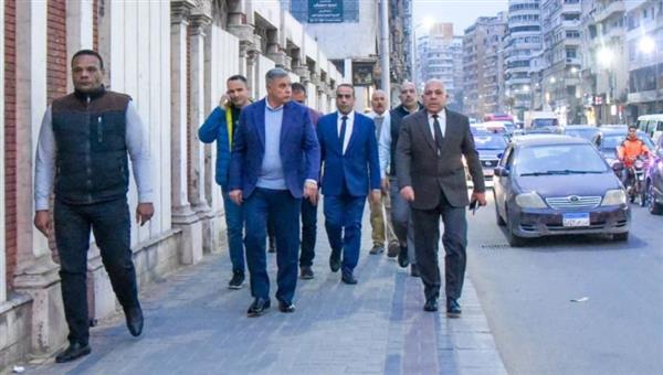 محافظ الإسكندرية يتفقد تطوير شارع أبو قير وكوبري سيدي جابر