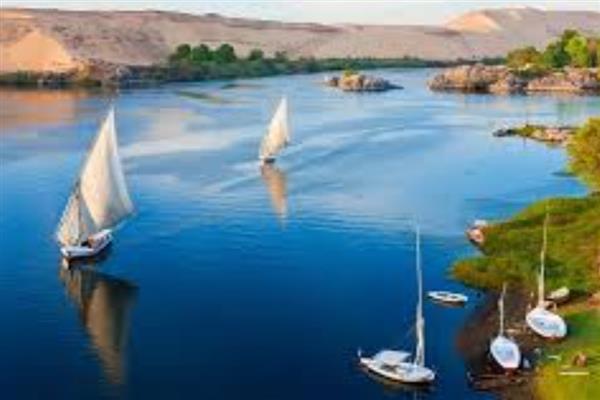 استئناف الملاحة النيلية والجوية بأسوان بعد استقرار الطقس