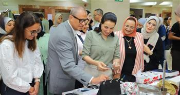 إقبال كبير على معرض المستلزمات الطبية والدراسية لطلاب كلية الطب بجامعة الإسكندرية