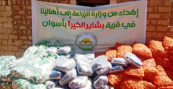 قوافل مساعدات لأهالي قرى العون الغذائي بأسوان