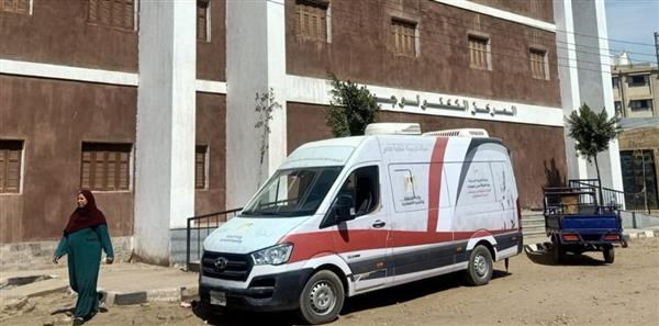 المركز التكنولوجي المتنقل يصل قمبش الحمراء لتقديم الخدمات للمواطنين ببني سويف