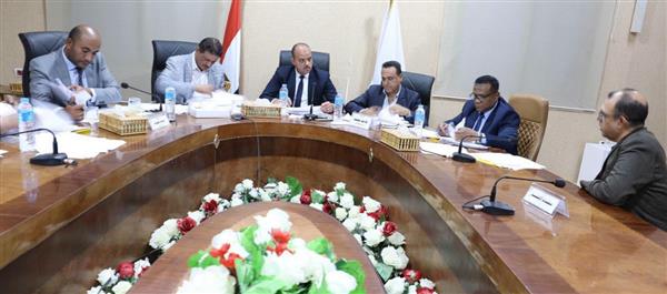 نائب محافظ الوادي الجديد يترأس اختبارات المتقدمين لشغل الوظائف القيادية بمديرية الشؤون الصحية