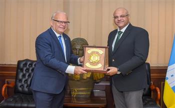   محافظ الإسكندرية وسفير السويد يبحثان التعاون في النقل والمخلفات