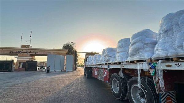 «مع اقتراب الشتاء ».. مصر تدعم أهالي غزة بالخيام والبطانيات 