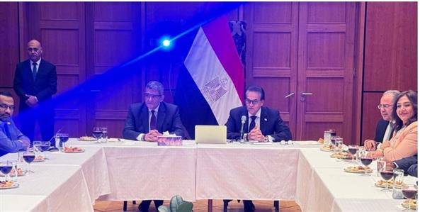 وزير الصحة يلتقي نخبة من الكوادر الطبية المصرية بألمانيا على هامش قمة الصحة العالمية في برلين