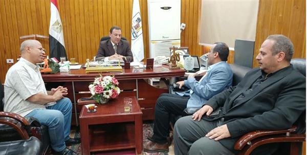 «عمارة» يبحث خطة التدريب الميداني لـ1187 طالبًا وطالبة بـ85 مدرسة