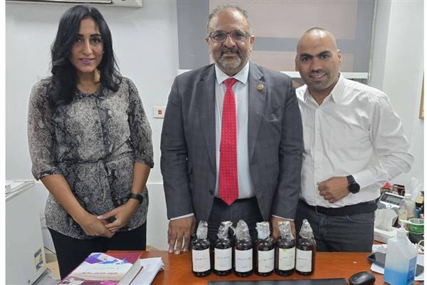 الجمارك تضبط طردًا بريديًا من أمريكا يُشتبه في احتوائه على زيت القنب بقيمة 12 مليون جنيه