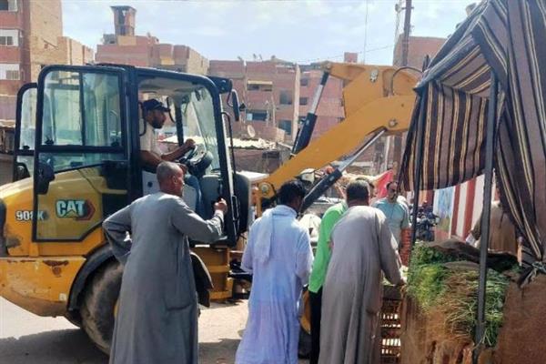 رفع 11 حالة إشغال والتحفظ على 30 مضبوطة في دراو بأسوان