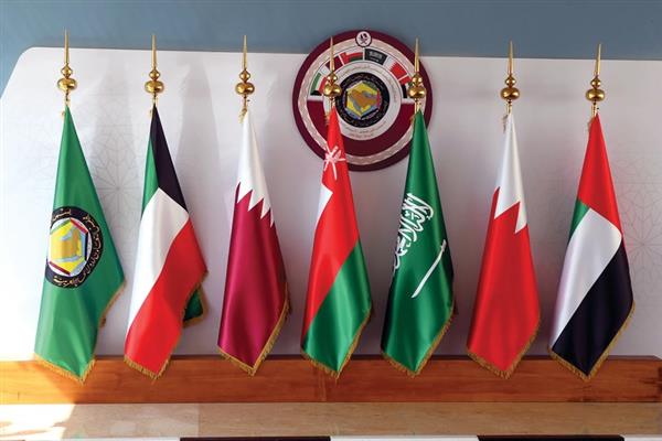 مجلس التعاون الخليجي: ندين بأشد العبارات الهجوم على مطار الملك خالد الدولي