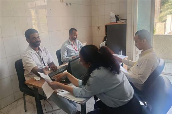 صحة قنا: قافلة طبية مجانية تنجح في الكشف على 850 مواطنًا بقرية الرئيسية بنجع حمادي