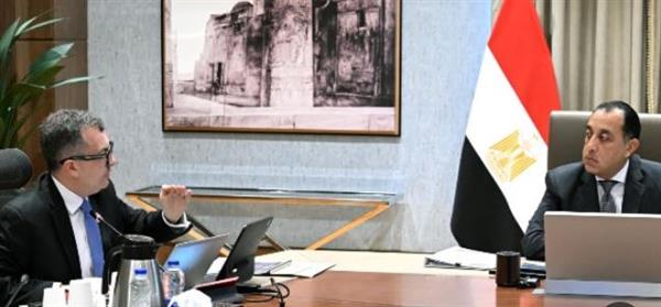 رئيس الوزراء يتابع مع وزير التخطيط أهم ملفات العمل