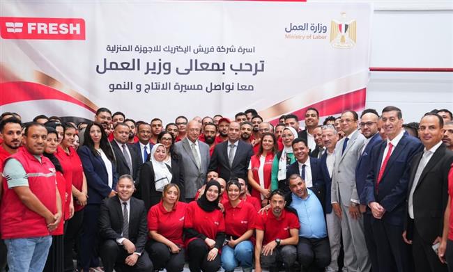 من قلب شركة "فريش إليكتريك".. وزير العمل يوجّه التحية لنساء مصر في خطوط الإنتاج