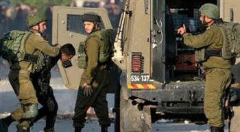  اقتحام البلدات لا يتوقف.. قوات الاحتلال تشن حملة اعتقالات للفلسطينيين في الضفة الغربية