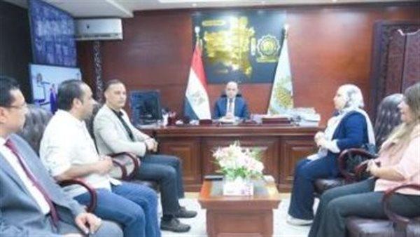 محافظ الغربية يعقد اجتماعا مع لجنة وزارة الصناعة لدعم القرى المنتجة