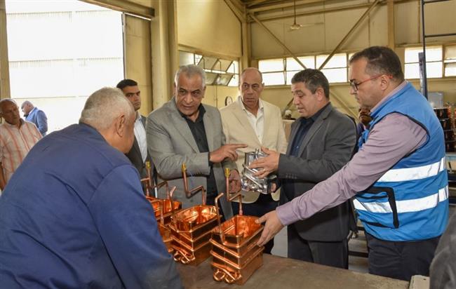 "جمبلاط" يوجه العاملين بـ"حلوان للأجهزة المعدنية" بزيادة الإنتاج والالتزام بالجودة