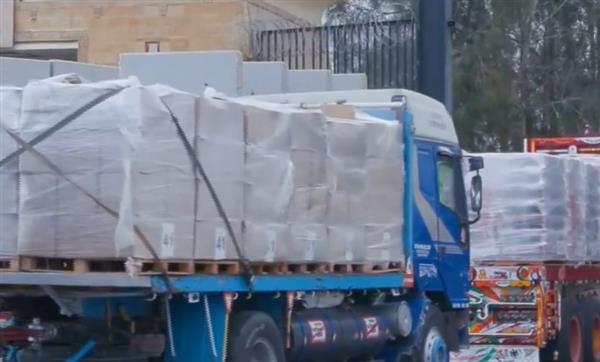 تدفق المساعدات الإغاثية إلى قطاع غزة في إطار جهود دعم الأشقاء الفلسطينيين