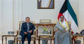   نبيل فهمي يلتقي ولي عهد الكويت لتعزيز العمل العربي المشترك