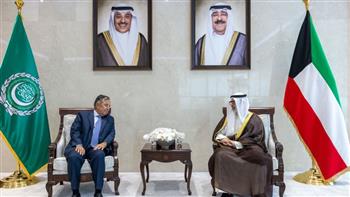   نبيل فهمي يلتقي وزير الخارجية الكويت لبحث عدد من القضايا ذات الاهتمام المشترك 