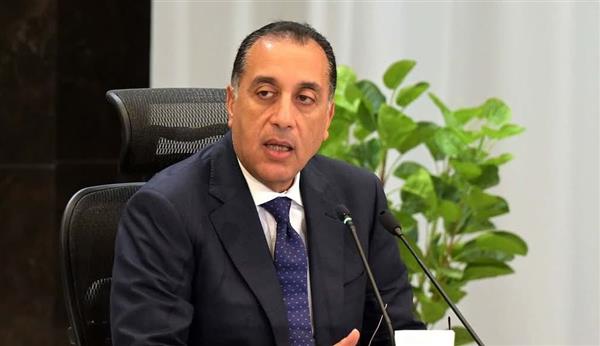 رئيس الوزراء يستعرض خطة تعزيز الاستثمار والصناعة وفرص العمل
