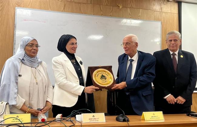 جامعة القاهرة الأهلية تستضيف الدكتور حسام موافي في لقاء مع طلاب القطاع الصحي بالجامعة