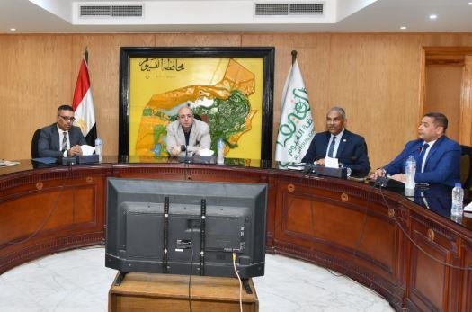محافظ الفيوم يتابع ملف تقنين أراضي الدولة ويؤكد ضرورة سرعة إنهاء الإجراءات