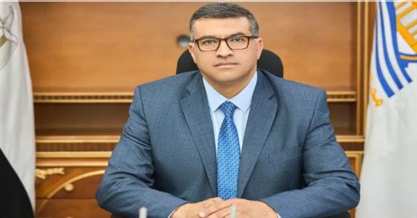 محافظ قنا يوجه رؤساء المدن ومديري المديريات بالتواجد بين المواطنين وحل مشكلاتهم