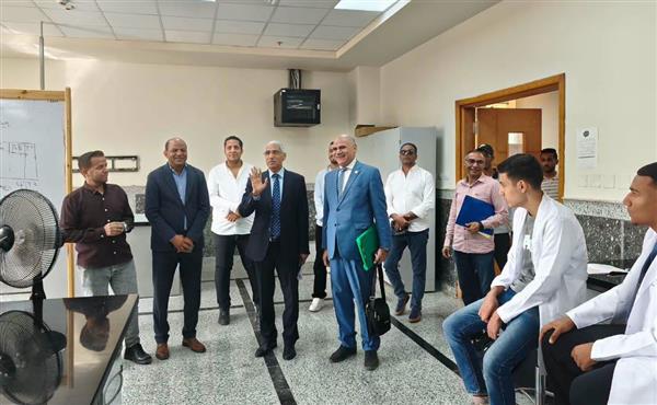 رئيس جامعة جنوب الوادي الأهلية يتفقد العملية التعليمية والمنشآت