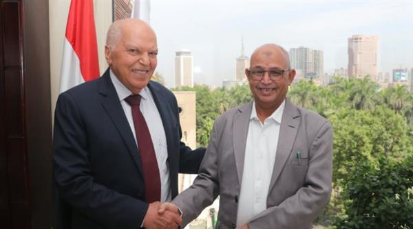 نقيب المعلمين يؤكد أهمية تعزيز التعاون النقابي والتعليمي بين مصر والسودان