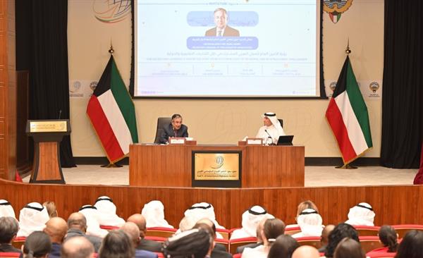 نبيل فهمي يلقي محاضرة حول مستقبل العمل العربي المشترك