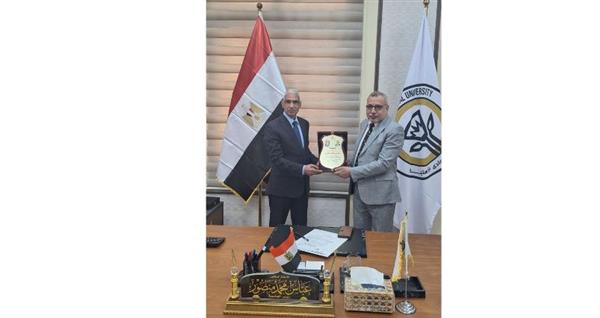 وفد بنك القاهرة يقدم التهنئة للدكتور عباس منصور لتوليه رئاسة جامعة جنوب الوادي الأهلية