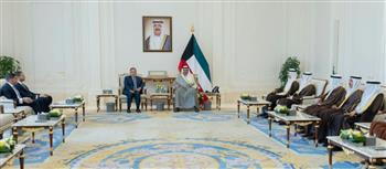   نبيل فهمي يختتم زيارته للكويت ويشيد بدعمها للعمل العربي المشترك