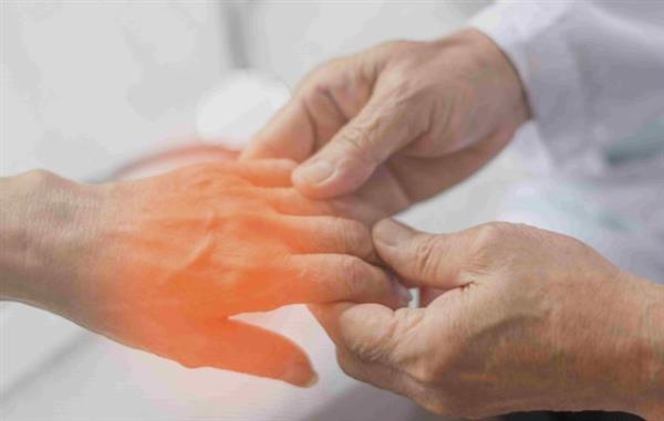 اعتلال الأعصاب الطرفية بسبب السكري.. الأعراض وطرق العلاج
