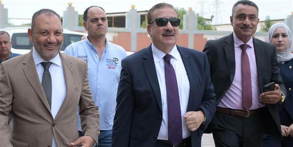 محافظ بورسعيد يتابع سير العمل بمصنع «الغازات» بالمنطقة الصناعية