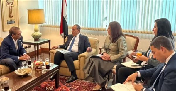 وزير الخارجية يلتقي رئيس إحدى كبرى شركات البتروكيماويات التايلاندية في مصر