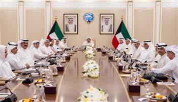   مجلس الوزراء الكويتي يدين بشدة استمرار الاعتداءات على المطارات بالسعودية