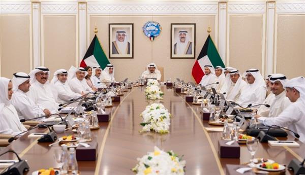 مجلس الوزراء الكويتي يدين بشدة استمرار الاعتداءات على المطارات بالسعودية