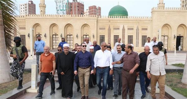محافظ كفرالشيخ يتابع تطوير الميدان الإبراهيمي ويصلي بمسجد الدسوقي