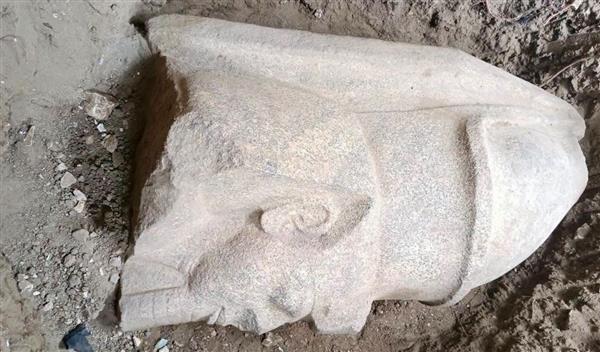 اكتشاف أثري بالغربية.. بقايا تمثالين ضخمين للملك رمسيس الثاني