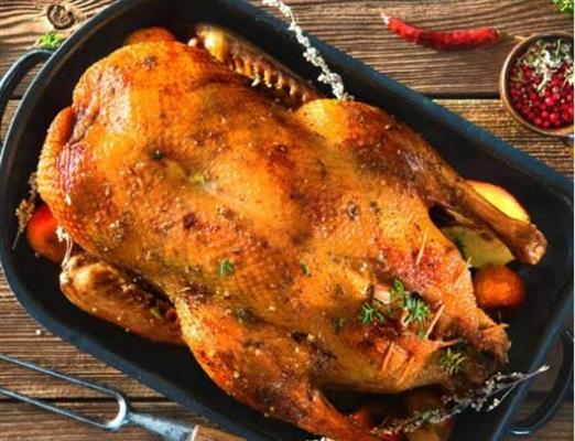 لحم البط.. مصدر غني بالحديد والفيتامينات.. وهل تتفوق دهونه على الزيوت النباتية؟