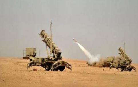 الدفاعات الجوية السعودية تعترض وتدمر صواريخ باليستية حوثية