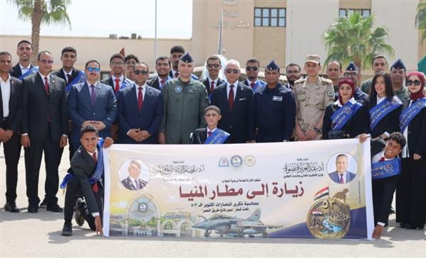 رئيس جامعة المنيا يقود وفدًا طلابيًا في زيارة للمطار الجوي لتعزيز الوعي الوطني