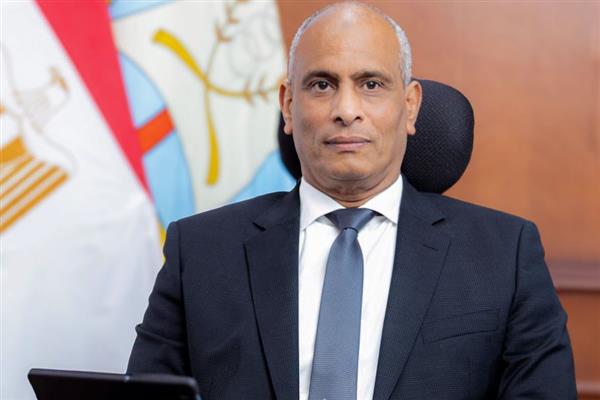 محافظ كفرالشيخ يوجه بتوظيف الذكاء الاصطناعي لتطوير العمل الحكومي