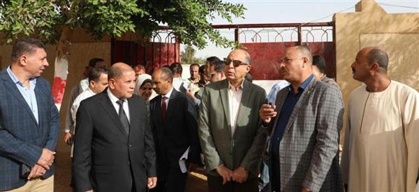 محافظ المنيا يوجه بإنشاء ملعب رياضي بمدرسة الأمل استجابةً لمطالب الأهالي