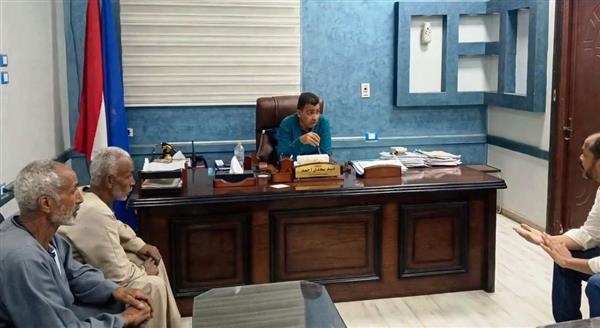 محافظ أسوان يوجّه بسرعة حل شكاوى المواطنين في دراو