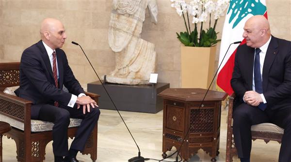 السفير تميم خلاف يقدم أوراق اعتماده للرئيس اللبناني جوزاف عون