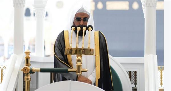 خطيب المسجد الحرام: استهداف مطار الملك خالد جريمة إرهابية وانتهاك لحرمة الأنفس