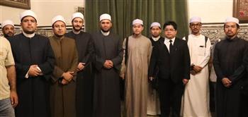   طلاب تايلانديون بالأزهر يزورون مسجد الحسين وحجرة الآثار النبوية